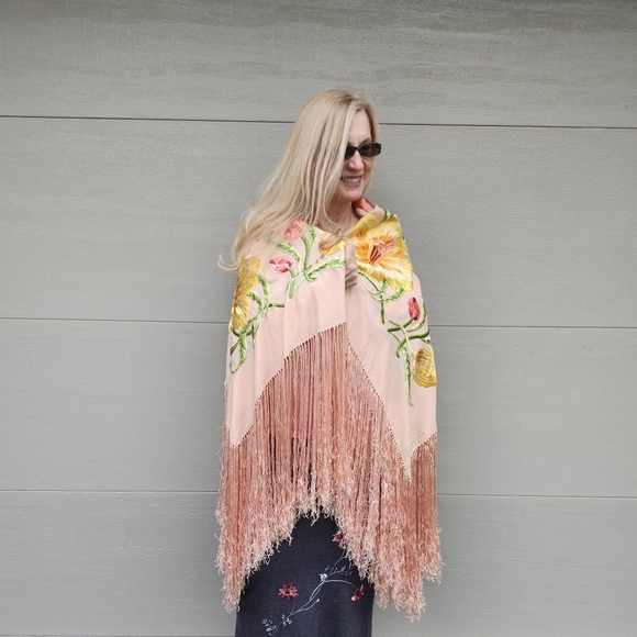 Vintage Gorgeous Rare Cleaned Silk Embroidered Floral Fringe Piano Shawl, $195 - Picture 4 of 12
